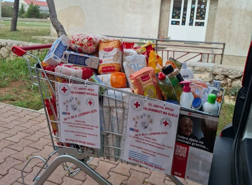 Učenici otoka Paga i GDCK Pag prikupili gotovo tonu pomoći za potrebite