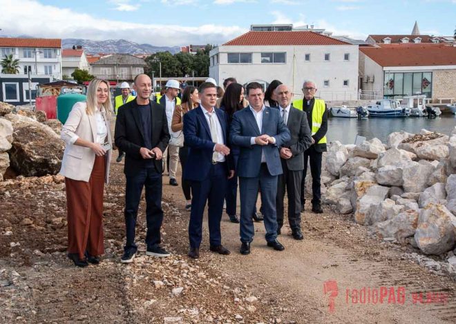 Ministar Butković sa suradnicima obišao radove na rekonstrukciji i dogradnji južnog lukobrana u luci Novalja