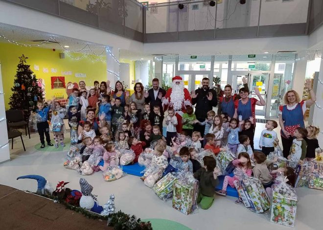 Blagoslov vrtića i dolazak Djeda Mraza u Dječji vrtić Paški mališani