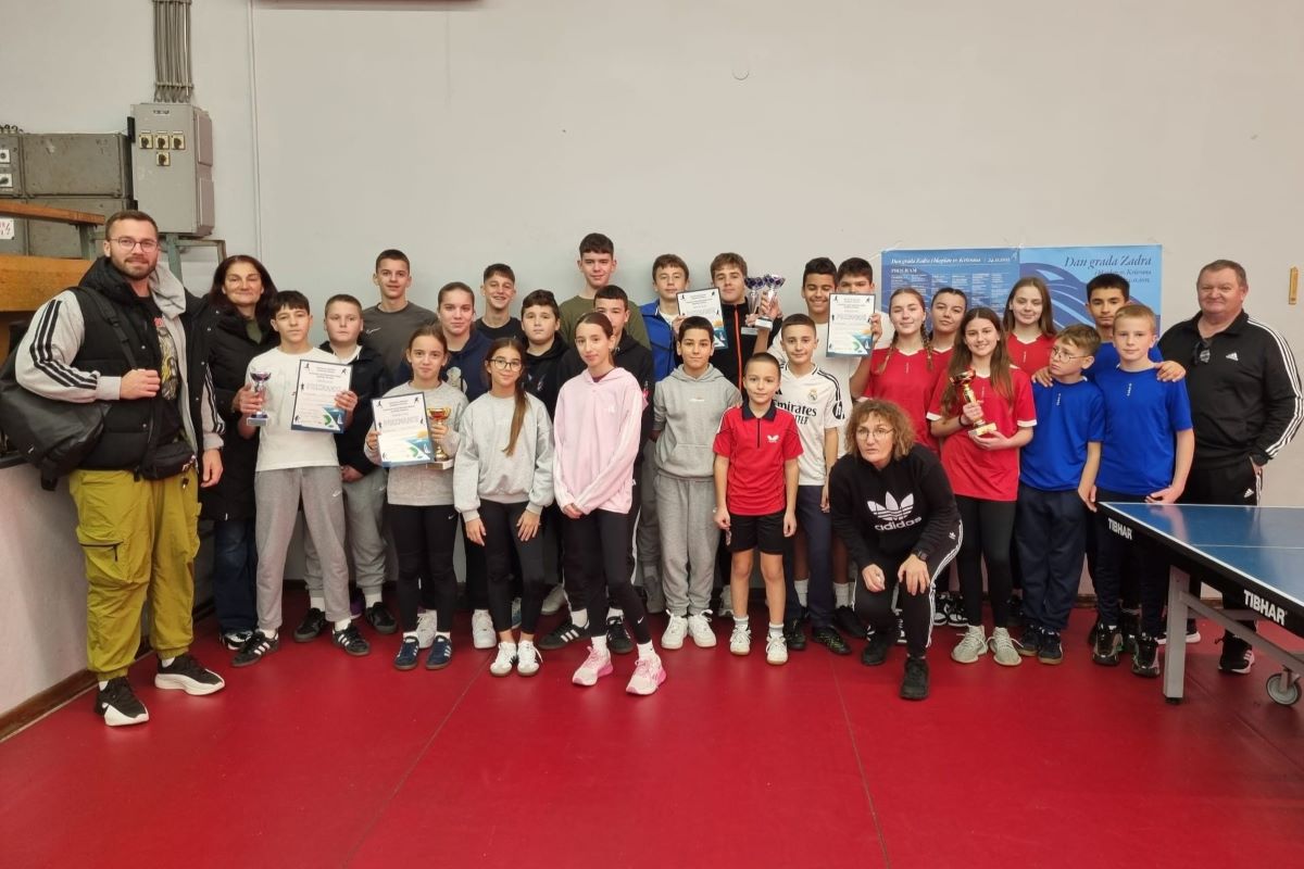 Učenici paške osnovne škole igraju najbolji stolni tenis u županiji