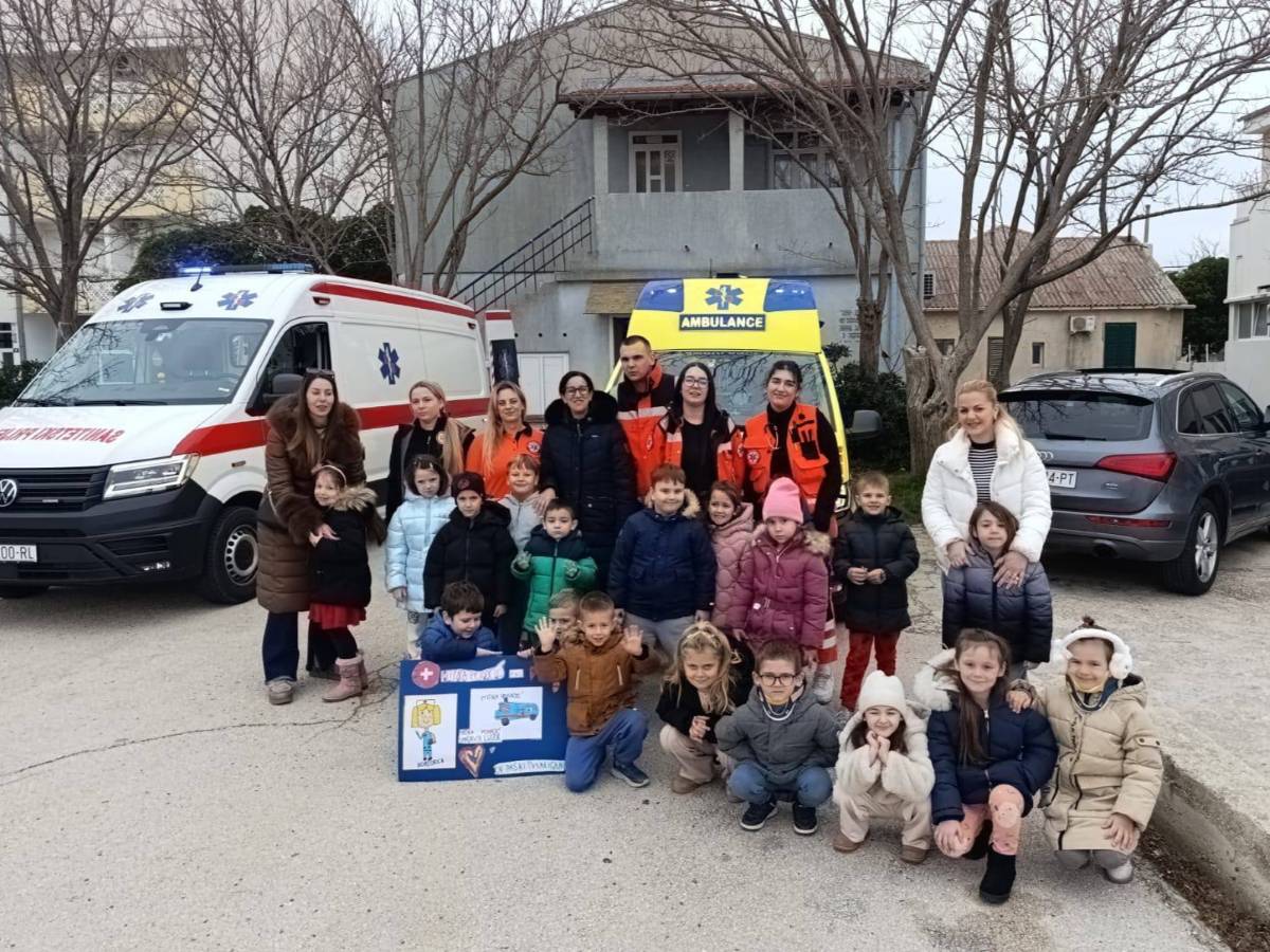 Paški mališani posjetili Hitnu medicinsku pomoć Pag