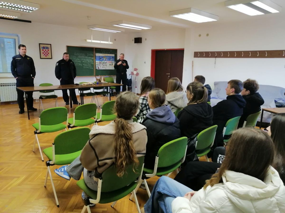 Suradnja paške srednje škole i PPU Pag na prevenciji ovisnosti