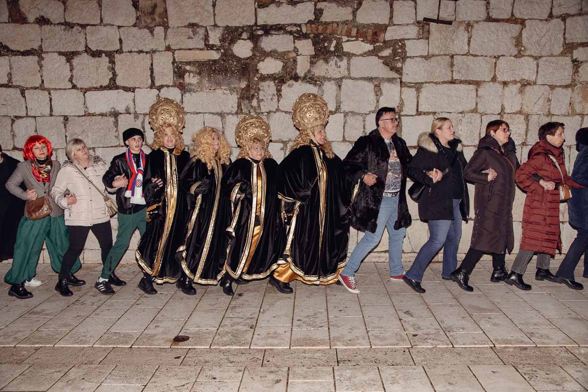 Veliko finale tradicionalnog paškog zimskog karnevala