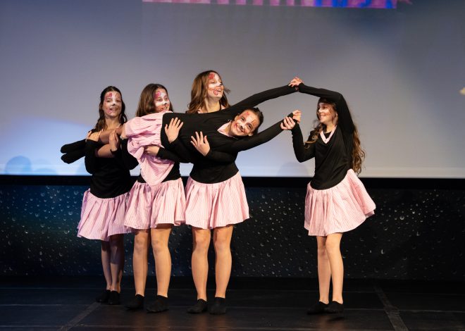 Kissice zaplesale pod maskama