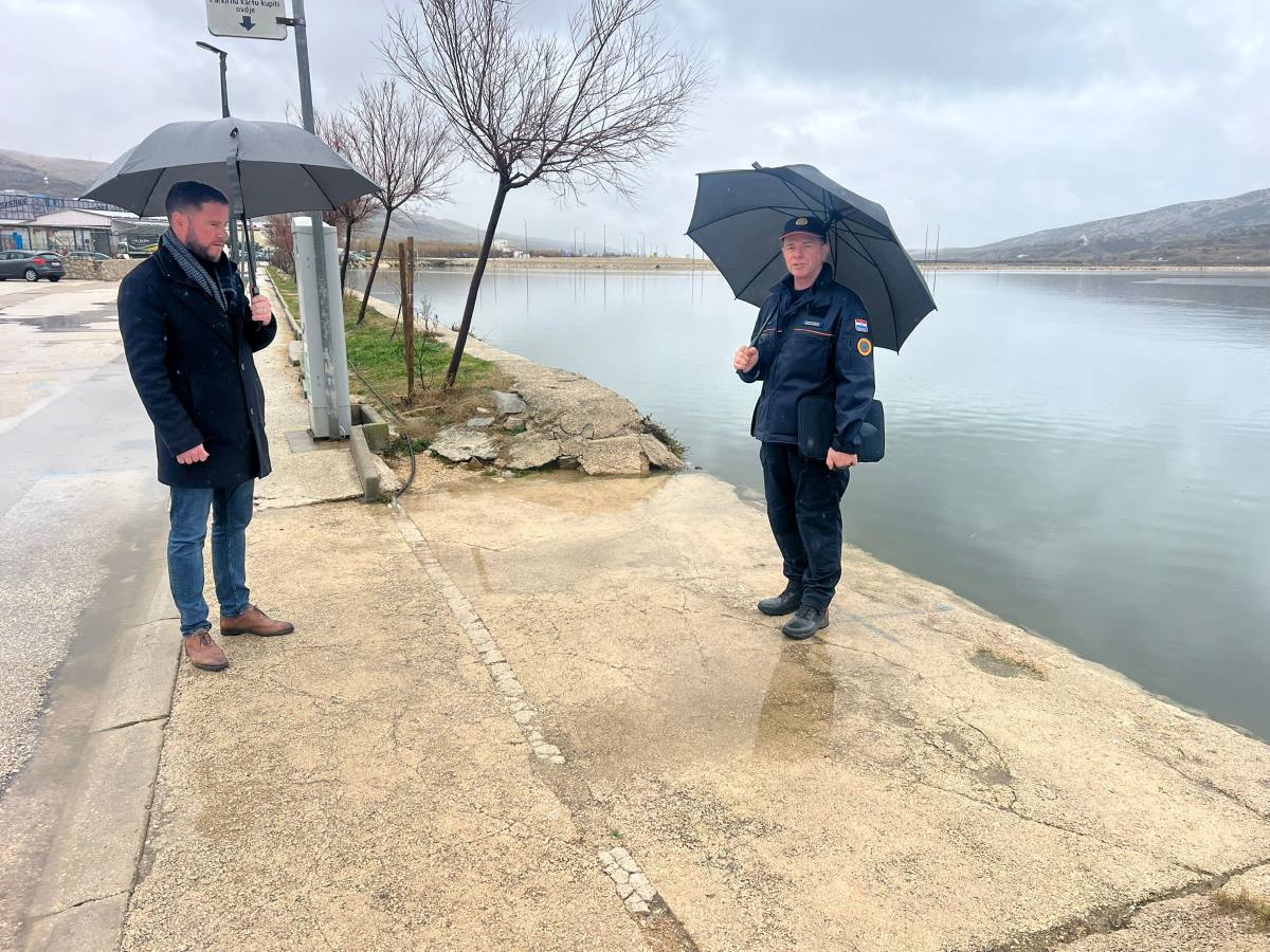 Predstavnici službe civilne zaštite i Grada obišli teren nakon poplava u Pagu