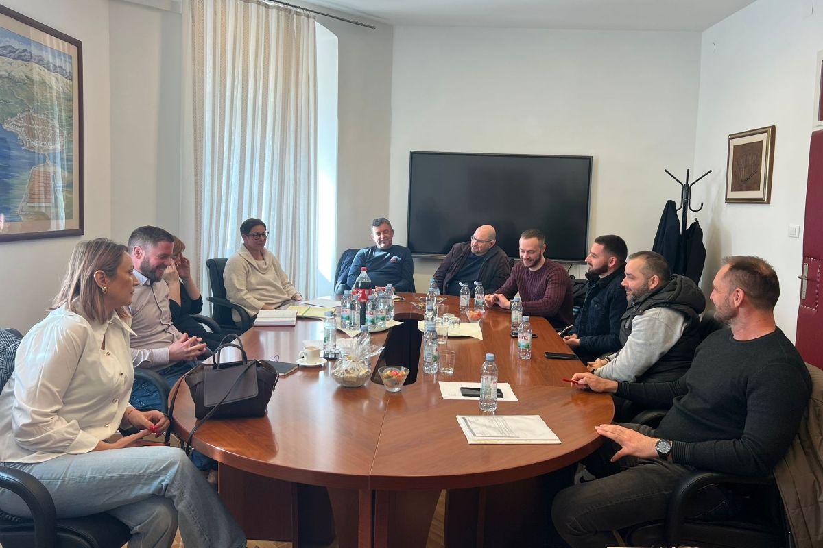 Održan je sastanak predstavnika Mjesnog odbora Šimuni i Grada Paga