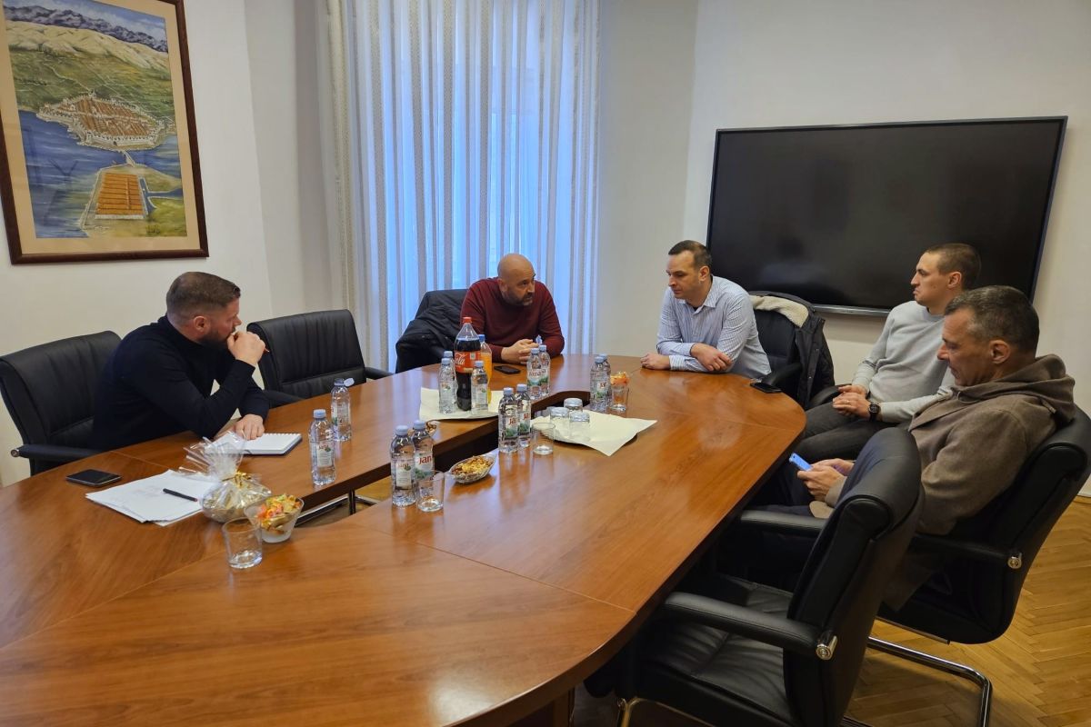 U Gradskoj upravi Grada Paga održan sastanak o problematici poplava