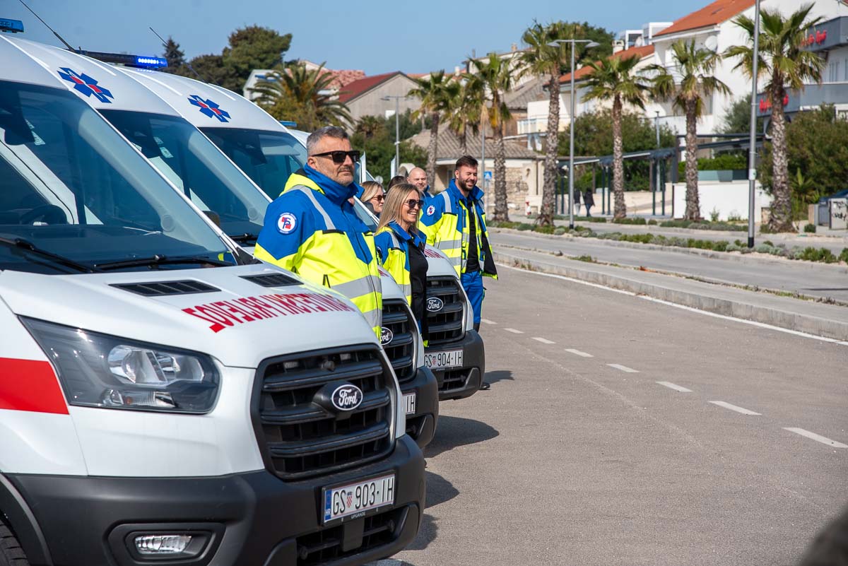 Novalja dobila dva nova sanitetska vozila