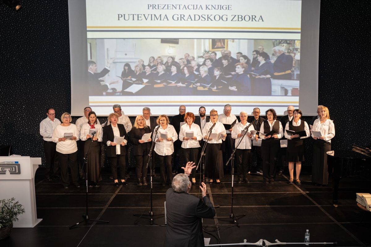 Predstavljena knjiga “Putevima gradskog zbora Novalja”