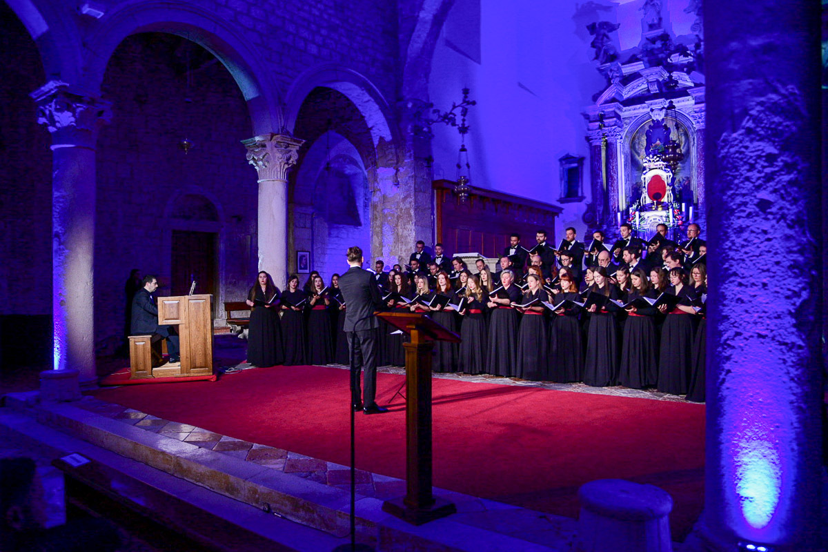 Koncert Silentium Sacrum Akademskog zbora Ivan Goran Kovačić u Pagu