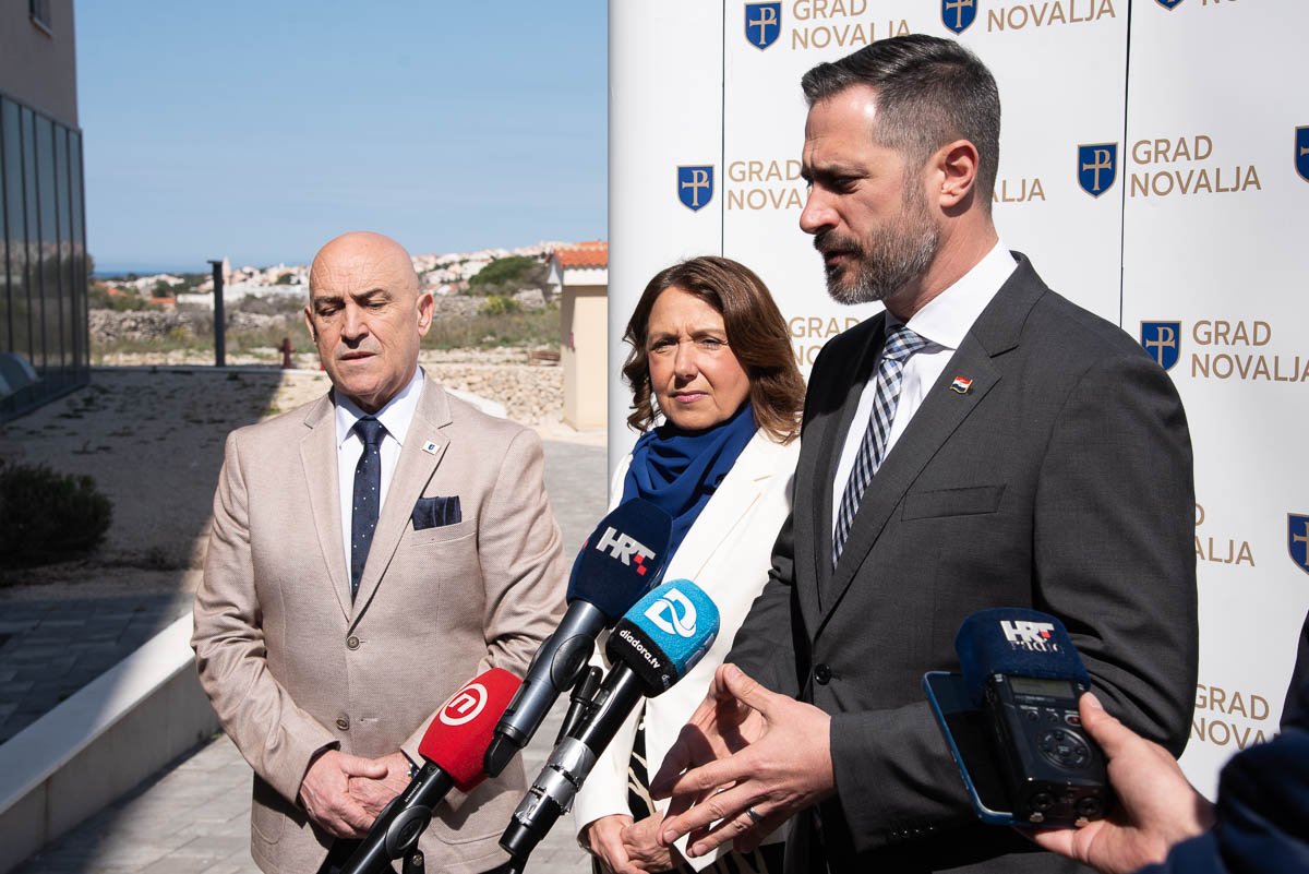 Novalja: Ministri Glavina i Hrstić na pripremnom sastanku za ljetnu sezonu