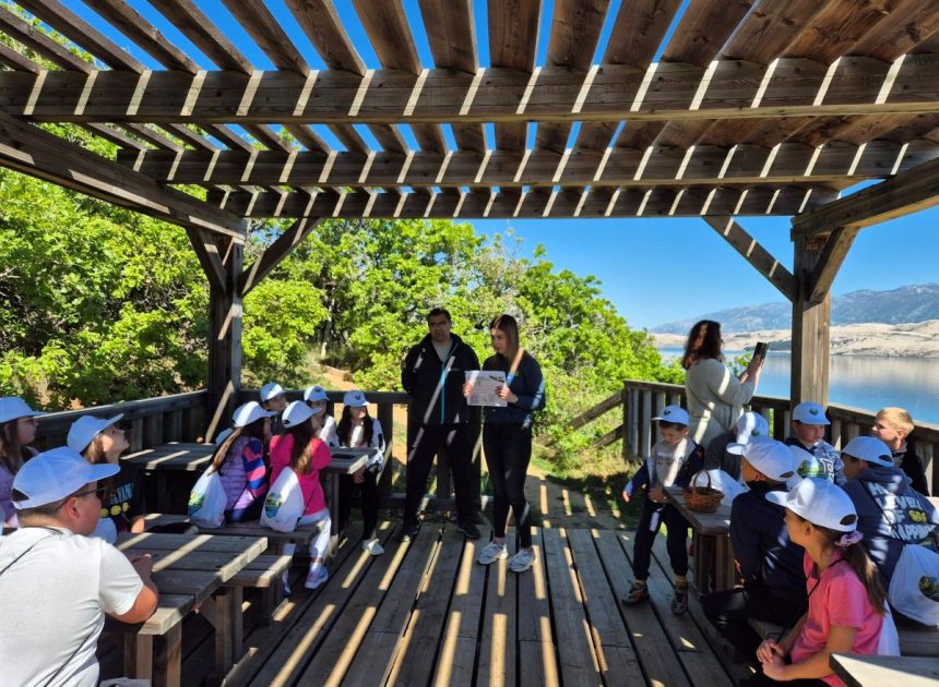 Učenici istraživali prirodna bogatstva otoka Paga