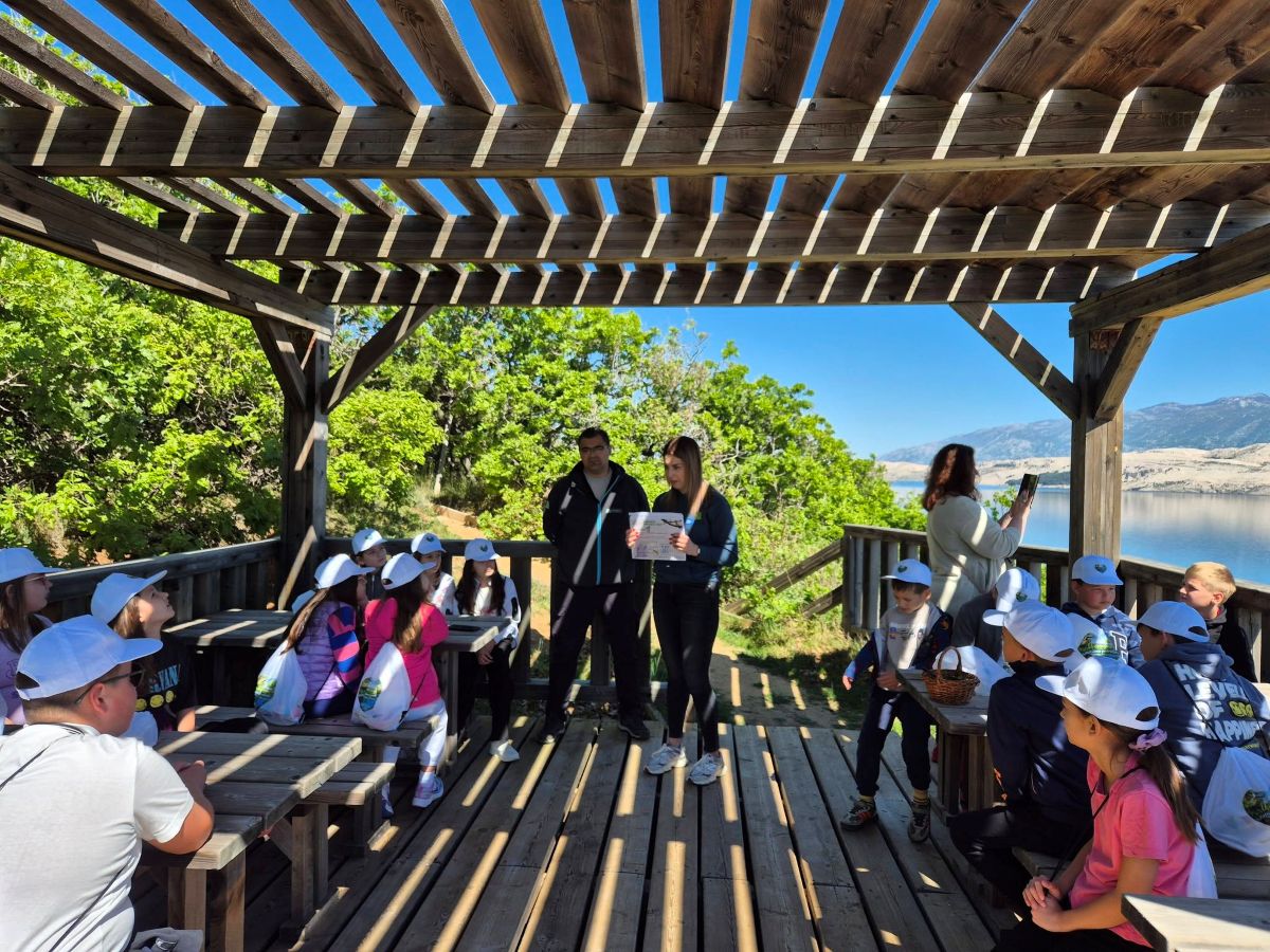 Učenici istraživali prirodna bogatstva otoka Paga