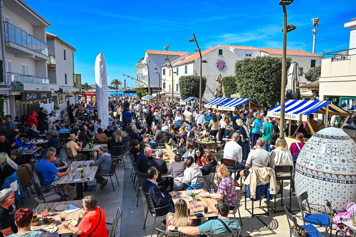 Uskršnji ponedjeljak u Novalji – tradicija koja se pamti