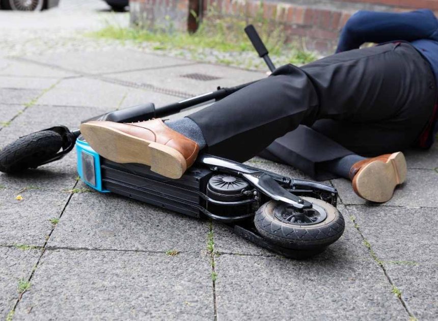 Pag: Ozlijeđen pri padu s električnog romobila