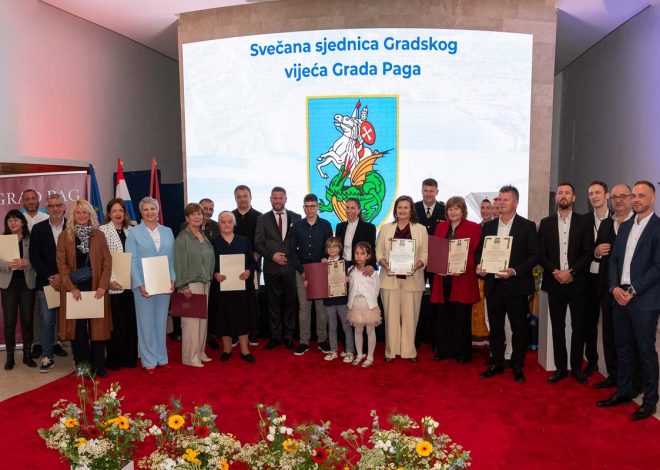 Povodom dana Grada Paga, dodjeljene su zahvalnice, javna priznanja i nagrade njegovim laureatima.