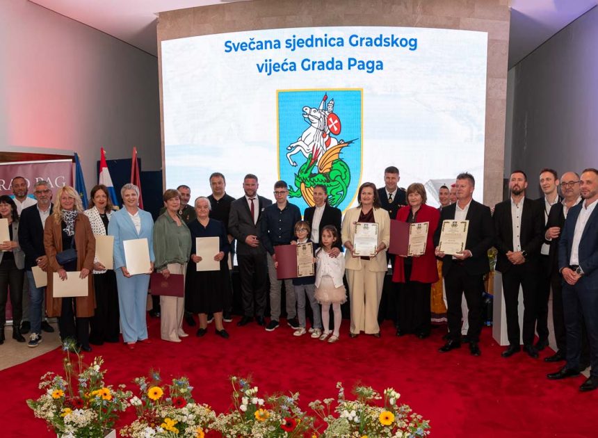 Povodom dana Grada Paga, dodjeljene su zahvalnice, javna priznanja i nagrade njegovim laureatima.