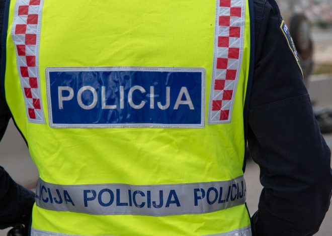 U Pagu zaustavljen automobil: vozač odbio test na droge, suvozač predao 2,24 grama speeda