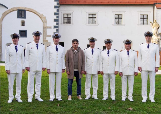 Ususret Svjetskom nogometnom prvenstvu nova pjesma klape „Sveti Juraj“ hrvatske ratne mornarice posvećena je Vatrenima