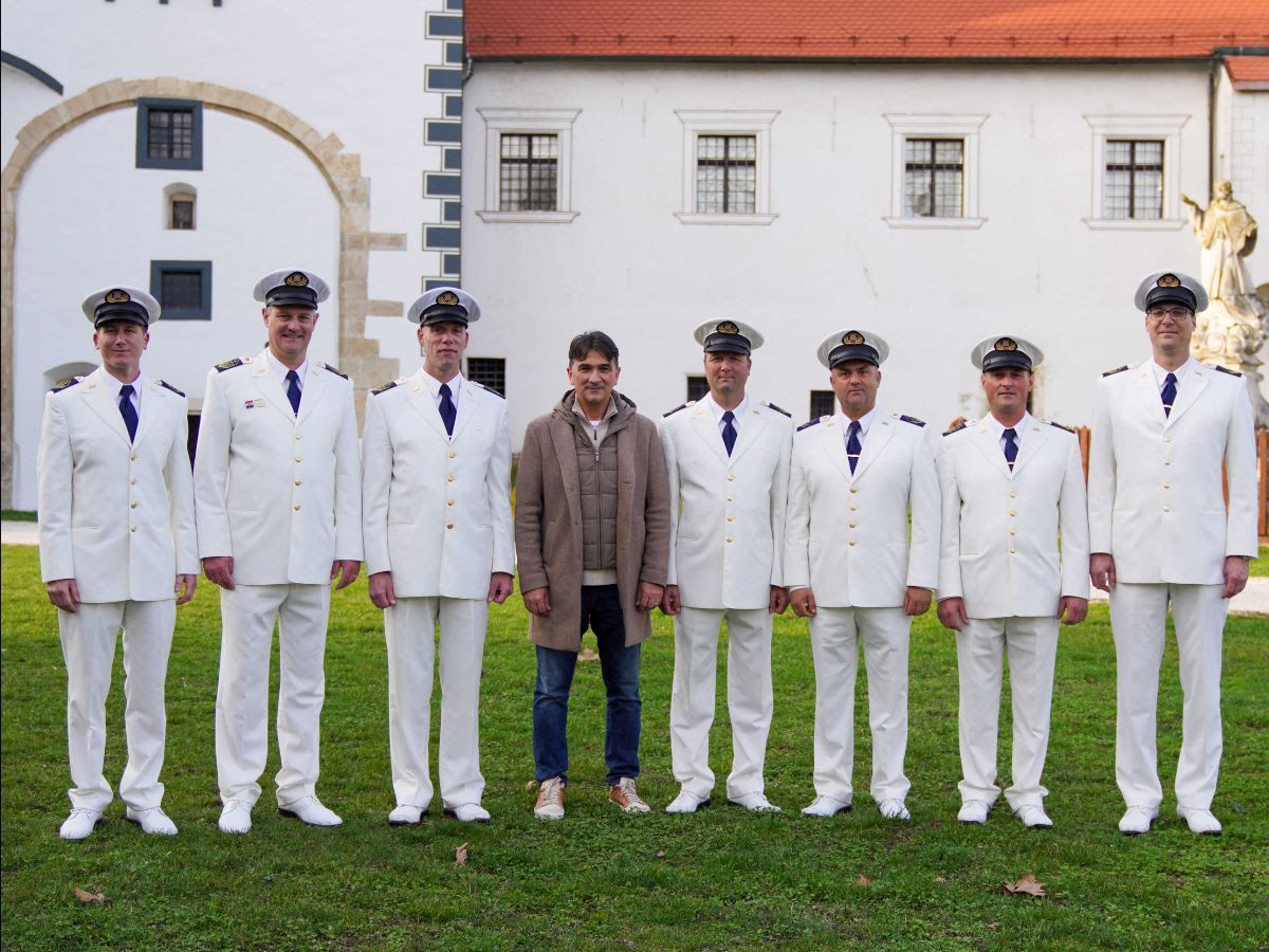 Ususret Svjetskom nogometnom prvenstvu nova pjesma klape „Sveti Juraj“ hrvatske ratne mornarice posvećena je Vatrenima
