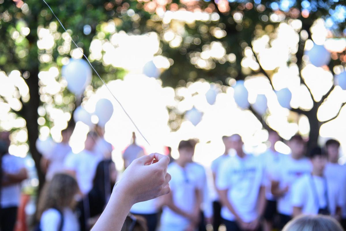 Posljednjeg dana nastave maturanti odali počast Luki Milovcu