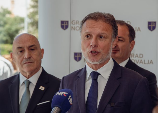 Povodom Dana Grada Novalje i blagdana sv. Antuna – Antonje, u Kulturnom centru Gozdenica održana je Svečana sjednica Gradskog vijeća Grada Novalje.