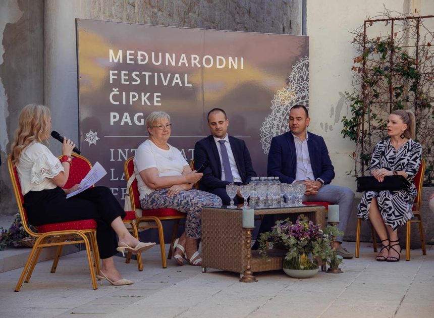 Pag: Održan panel o očuvanju tradicije paškog čipkarstva