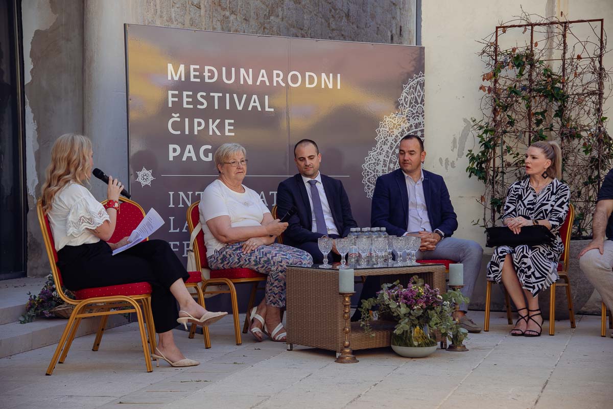 Pag: Održan panel o očuvanju tradicije paškog čipkarstva