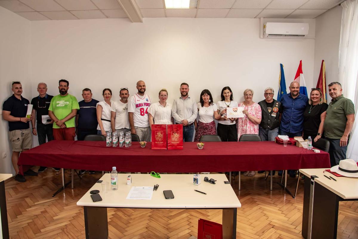 Pag: Potpisani Ugovori s udrugama za programe i projekte za 2026
