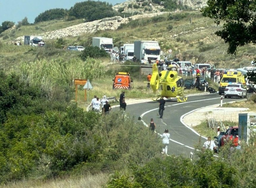 Troje ozlijeđeno u teškoj prometnoj nesreći na Pagu
