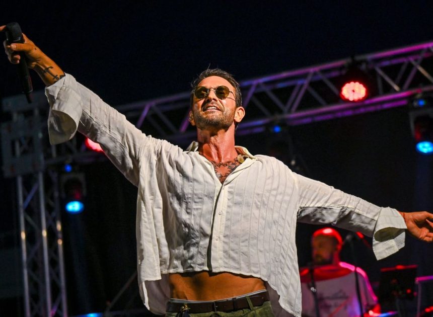 Ruža vjetrova pleše kako Luka Nižetić pjeva