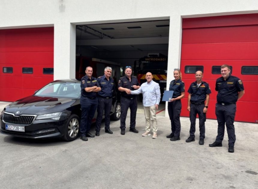 Grad Novalja donirao službeno vozilo Vatrogasnoj zajednici Grada Novalje