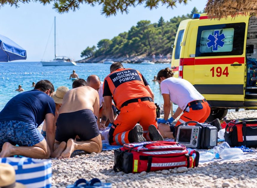 Na plaži Babe u Novalji muškarcu nakon 40 minuta reanimacije vraćen puls