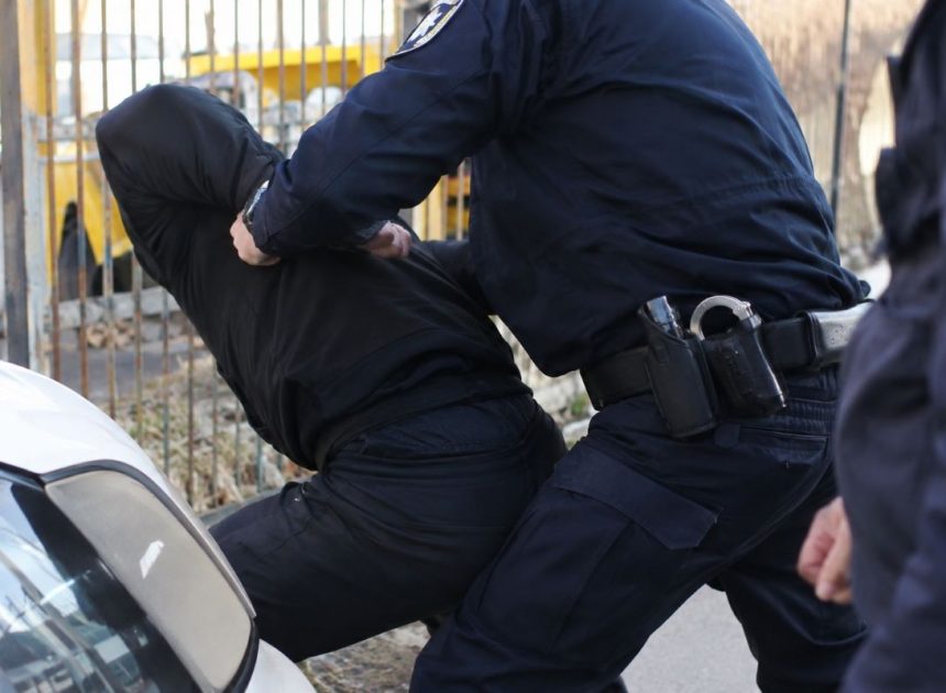 Oštetio ogradu pauk službe pa prijetio i fizički napao policajca