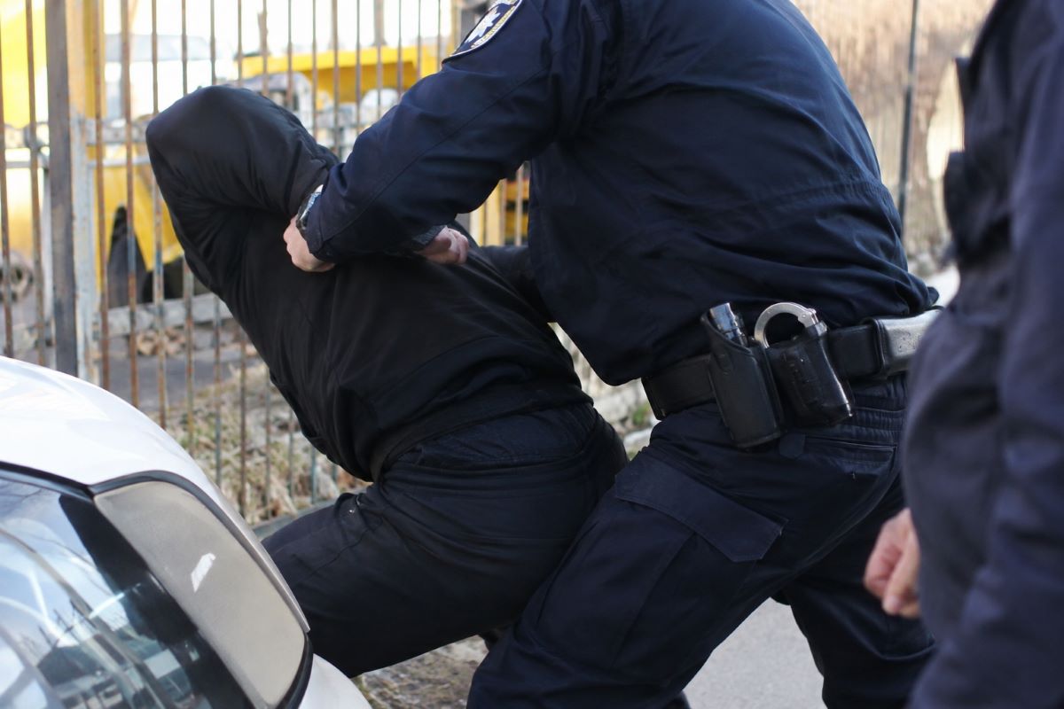 Oštetio ogradu pauk službe pa prijetio i fizički napao policajca