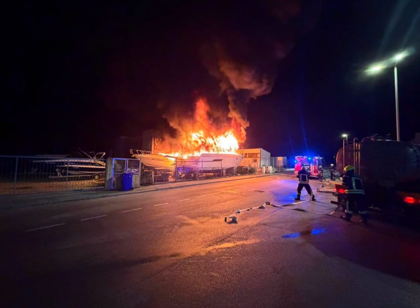 Ugašen požar u u suhoj marini