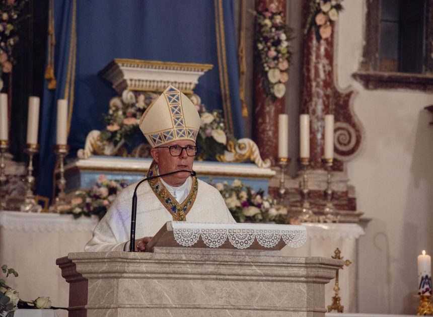 Nadbiskup Zgrablić predvodio proslavu Velike Gospe u gradu Pagu