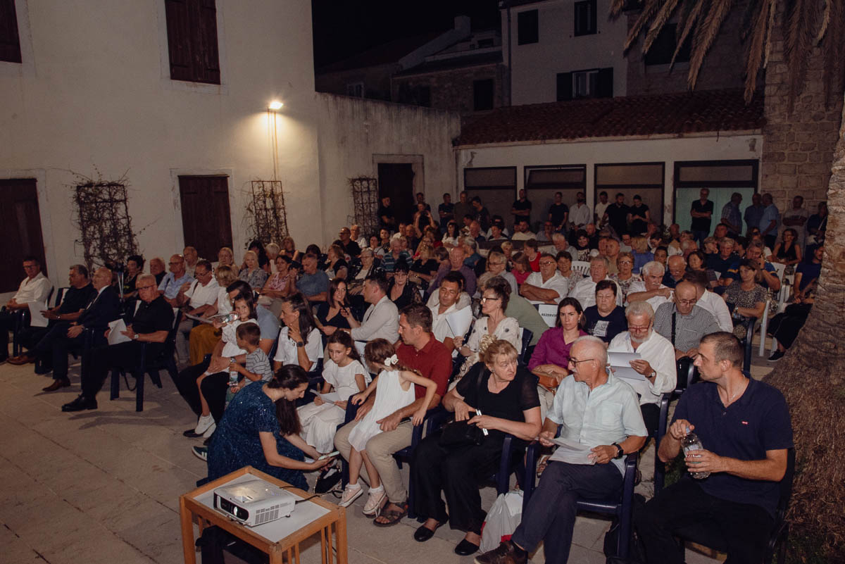Večer sjećanja na Vlatka Majića okupila književnike i prijatelje