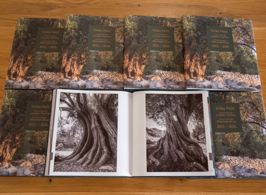 Promocija fotomonografije Lunjske masline Vinka Pešića
