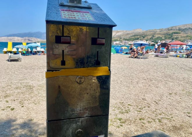 Za šaku kovanica razbio tuš na plaži