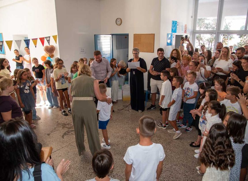 Nova školska godina u Pagu: 26 prvašića prvi put u školskim klupama