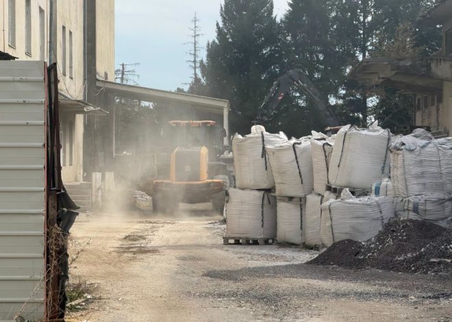 Počeo odvoz neopasnog otpada s bivšeg PPK Velebit u Gospiću